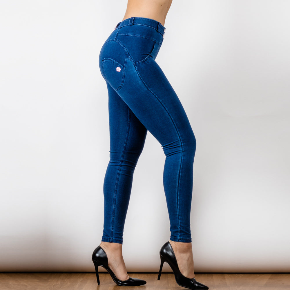 Push-up denim jeggings with booty-shaping effect by Shascullfites