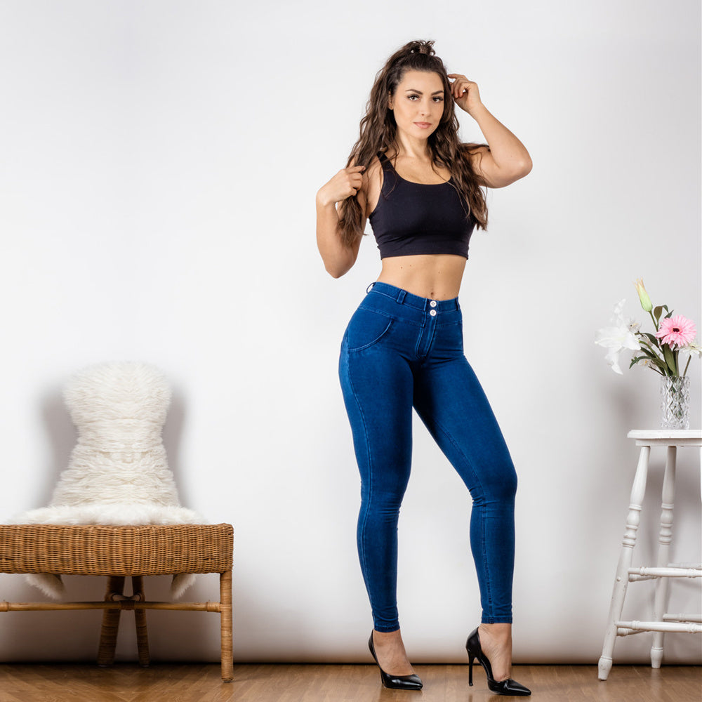 Push-up denim jeggings with booty-shaping effect by Shascullfites