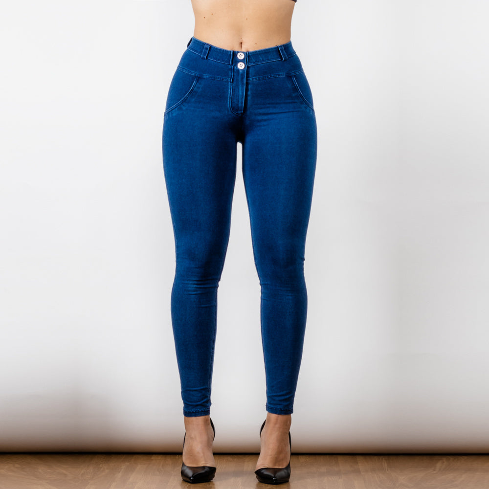 Push-up denim jeggings with booty-shaping effect by Shascullfites